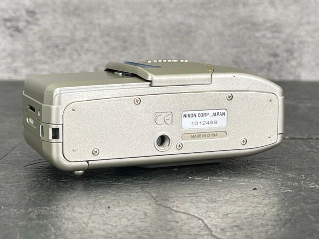 コンパクトカメラ ゴールド系