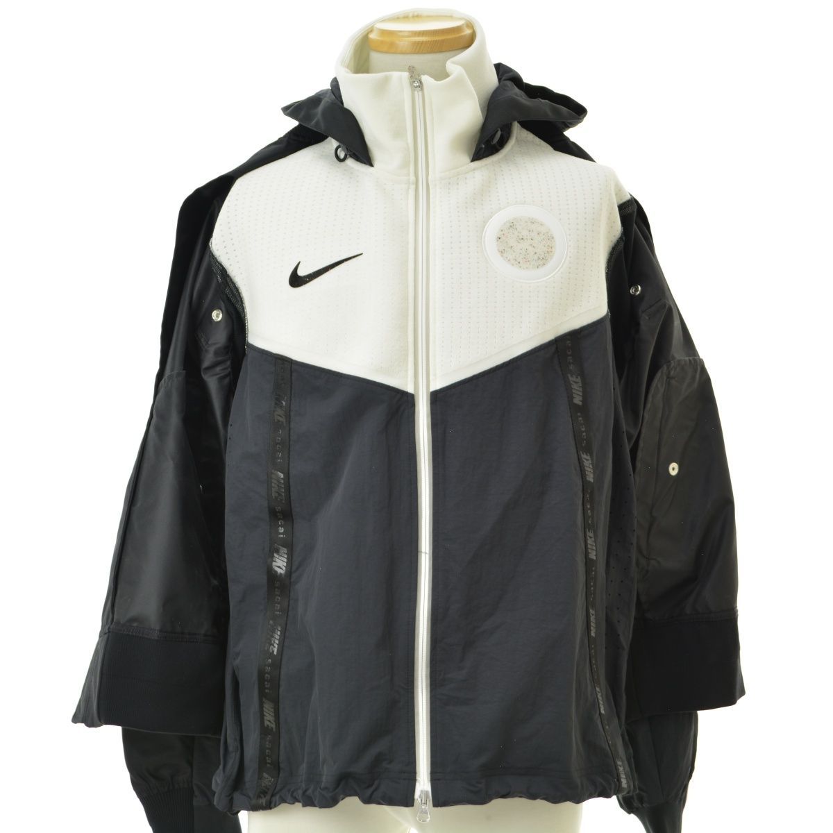 M【sacai × NIKE / サカイ × ナイキ】CZ4697-010 NRG LAYERED JKT