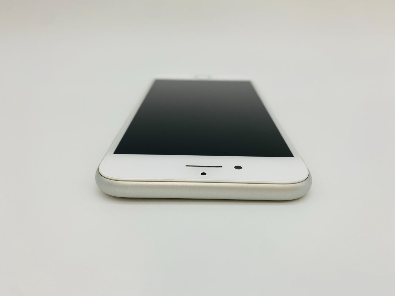 125☆美品☆ iPhone8 64GB シルバー/シムフリー/大容量2300mAh 新品