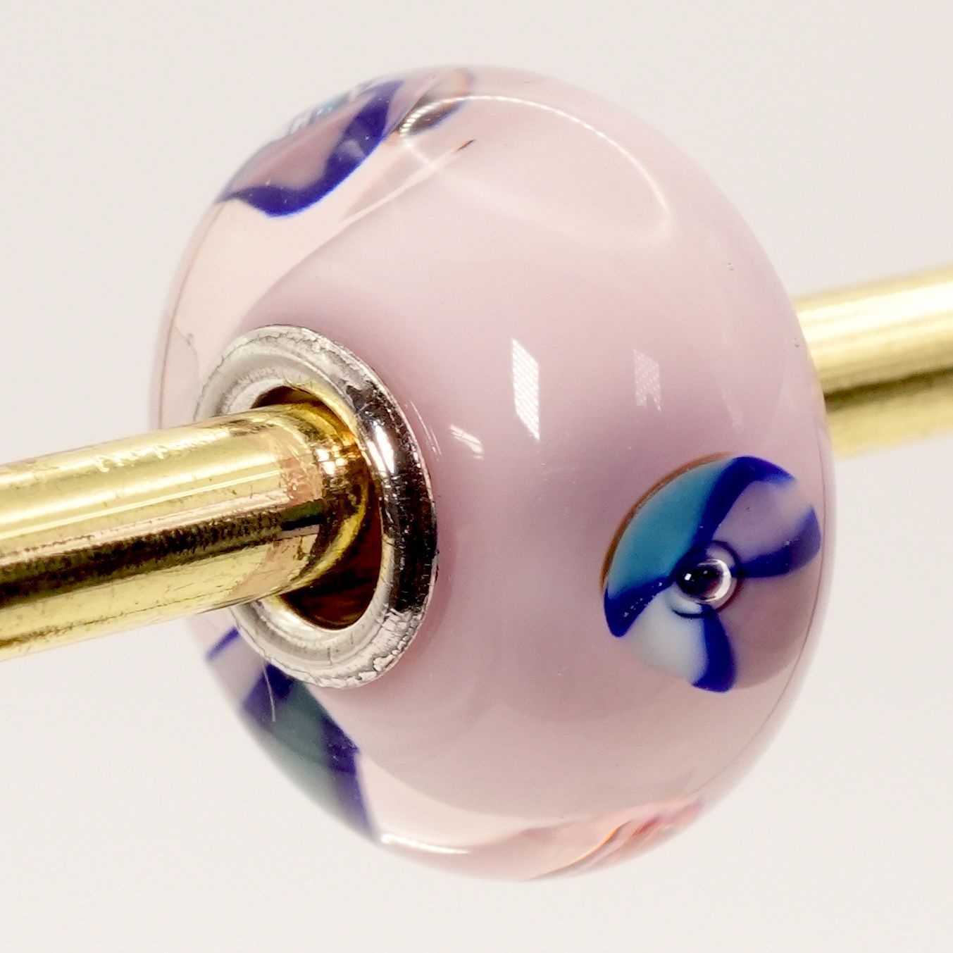 トロールビーズ ピンク ビーズ 完売品 trollbeads /25-840