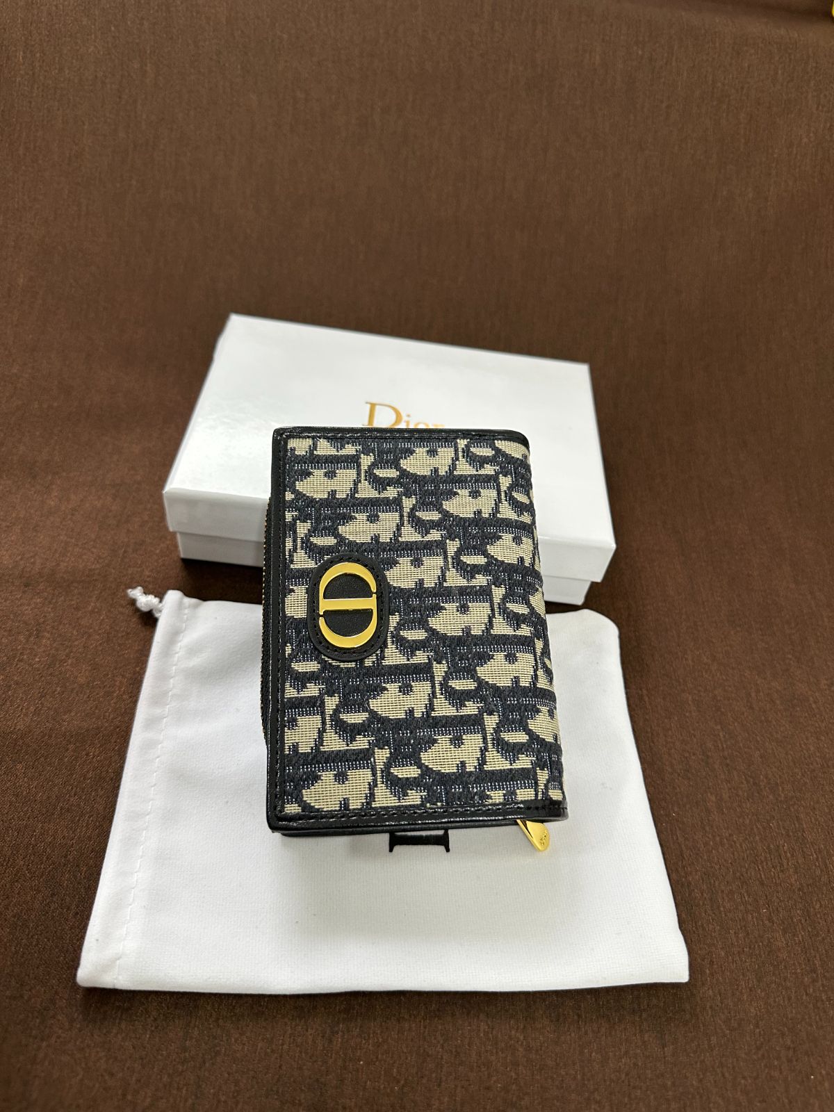 ディオール二つ折り財布