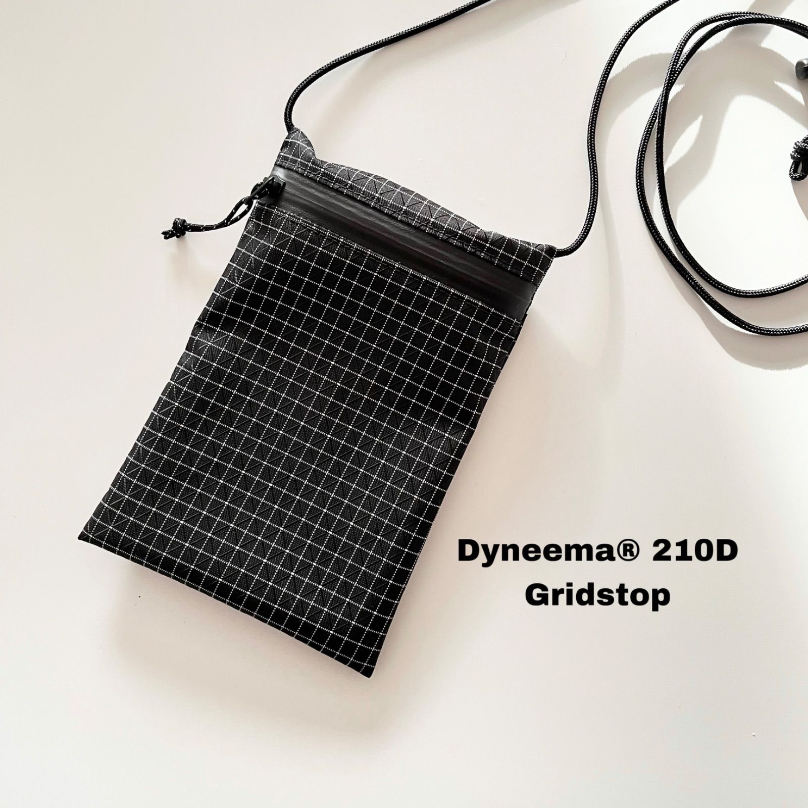 Dyneema® ダイニーマ サコッシュ スマホショルダー パスポート