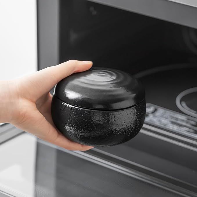 【在庫処分】アンドエヌイー(u0026NE) 萬古焼 おひつ 小 ハレとケ 黒 1膳分 ご飯 0.5合 日本製 陶器 電子レンジ オーブン 対応 耐熱 まるで炊き立て ふっくら 丸型 小さい 一人用 おしゃれ NMT-305S-