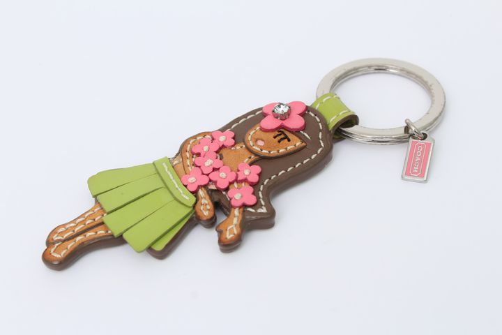 【未使用】COACH チャーム キーホルダー　フラガール【限定】 コーチ チャーム キーリング フラガール ハワイ限定 レザー ブランド