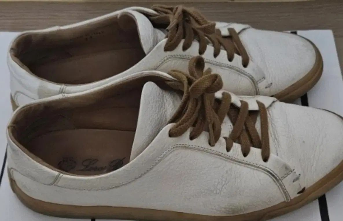 ロロ ピアーナ フリータイム TIME 白 スニーカー