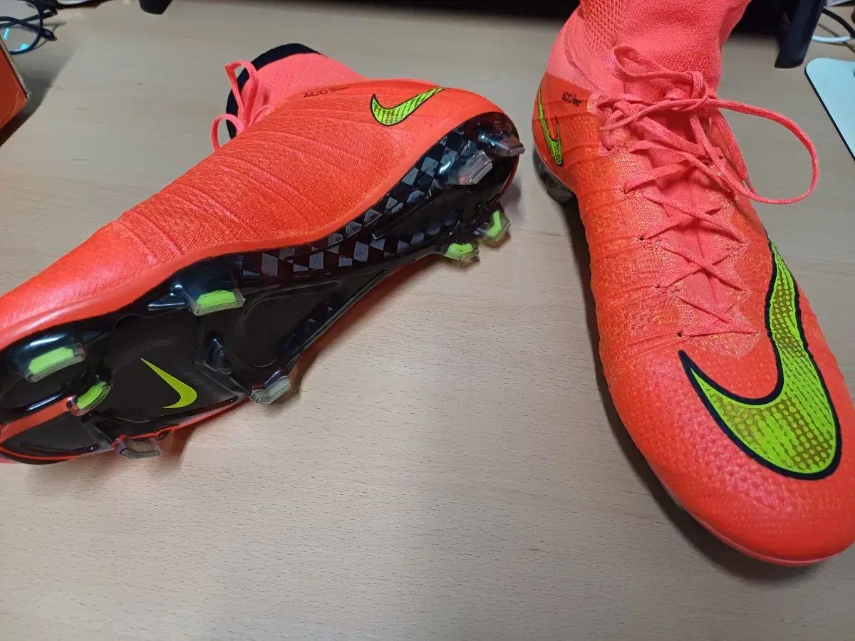 ロナウド シューズ】ロナウド]イタリア製のブラウンのNikeスパイク