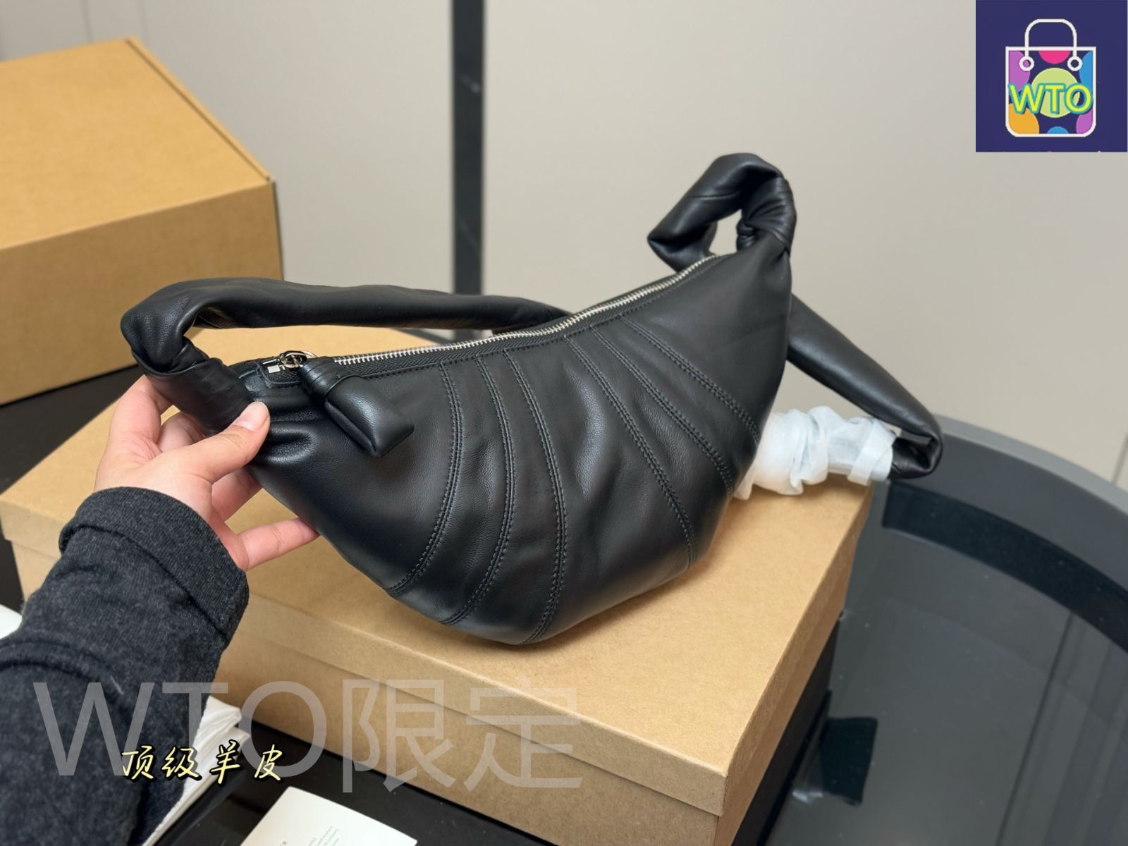 LEMAIRE MEDIUM CROISSANT BAG/クロワッサンバッグ LEMAIRE - 【残りわずか】Medium Croissant Bag(COW LEATHER