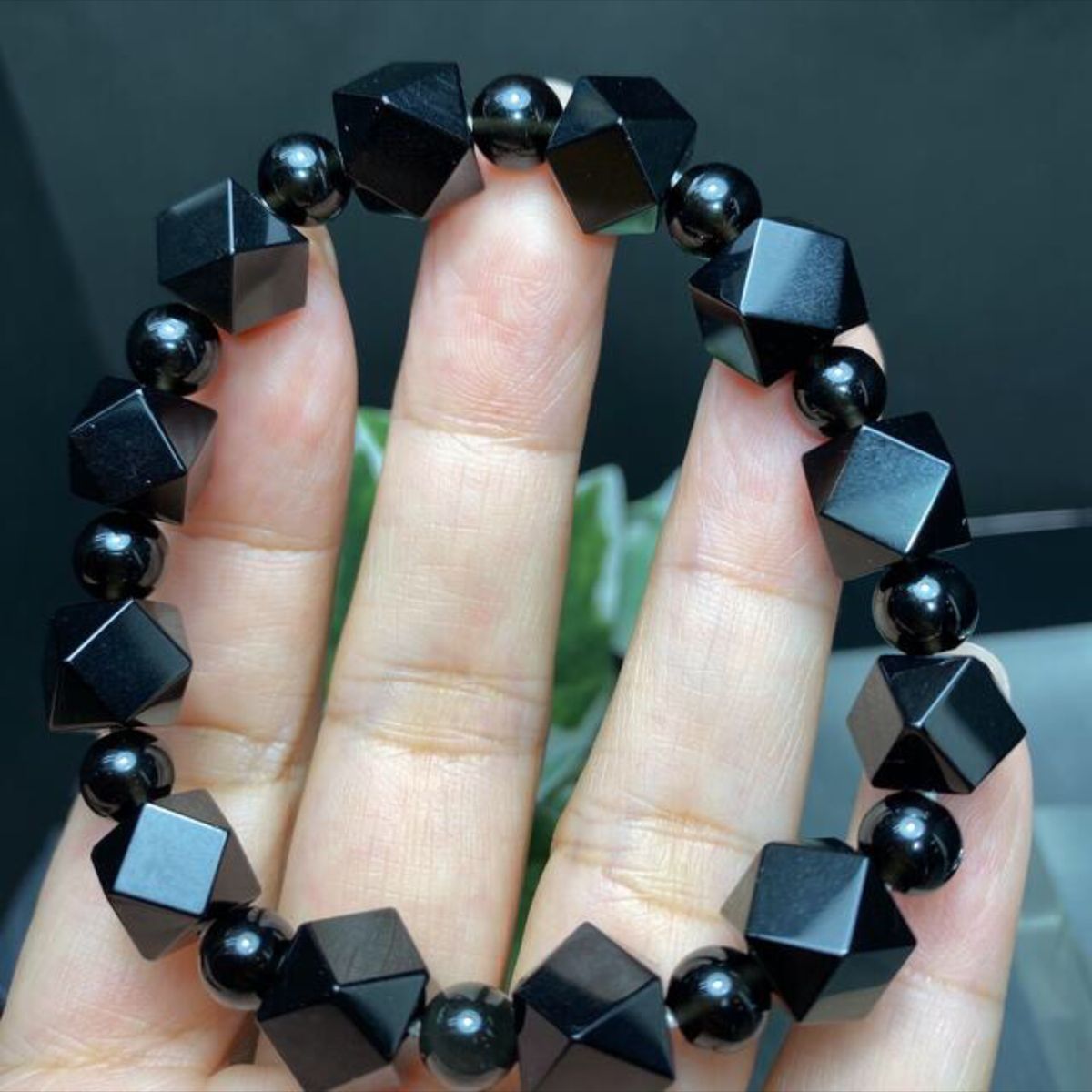 隕石テクタイト菱型ブレスレット❣️最高のエネルギーを高め - メルカリ 