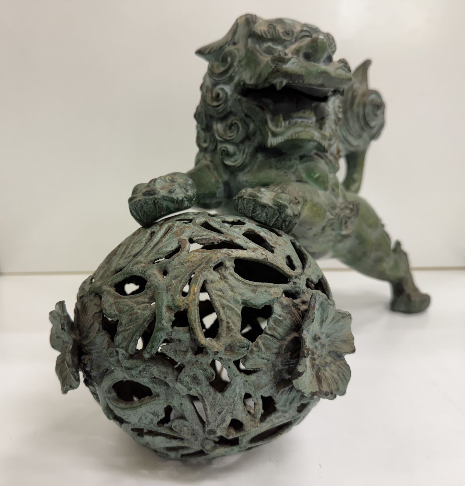 金属製 玉獅子 狛犬 - メルカリ