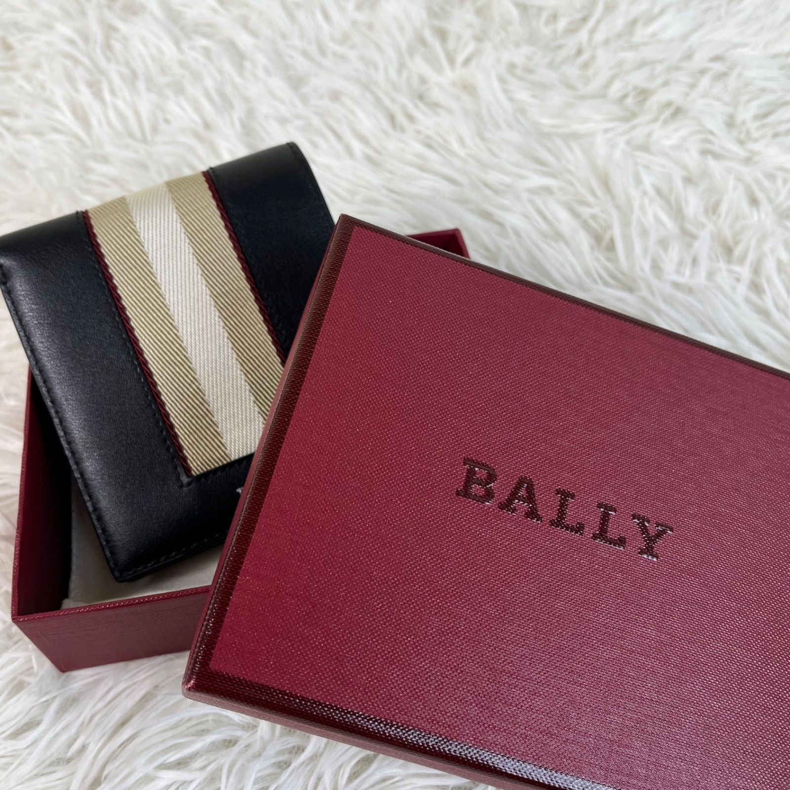 新品未使用　BALLY 赤 レザー 保存袋付き　トランプ 新品未使用 BALLY 赤 レザー 保存袋付き トランプ 新品未使用