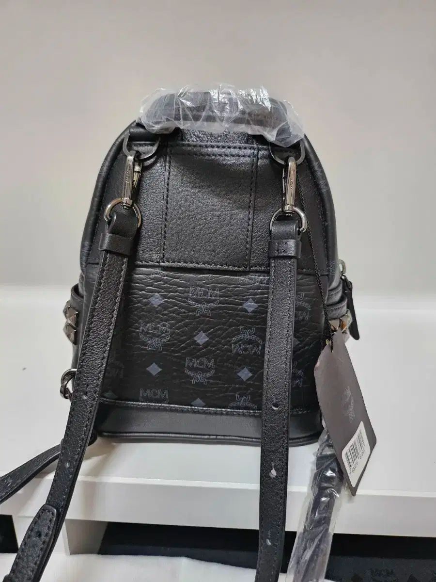 MCM リュック 黒 正規品 MCM - 美品 正規品 MCM エムシーエム リュック バックパック 黒