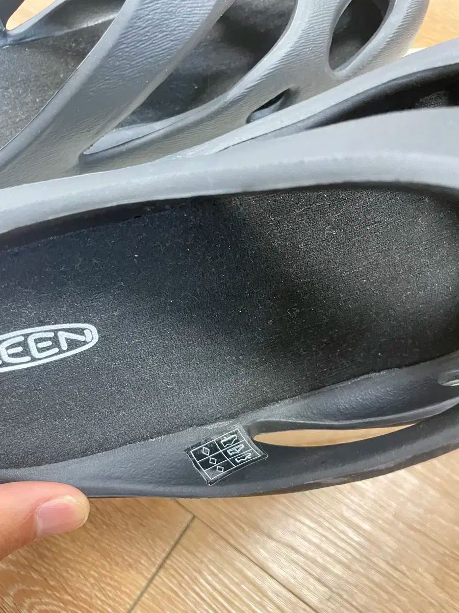 KEEN キーン