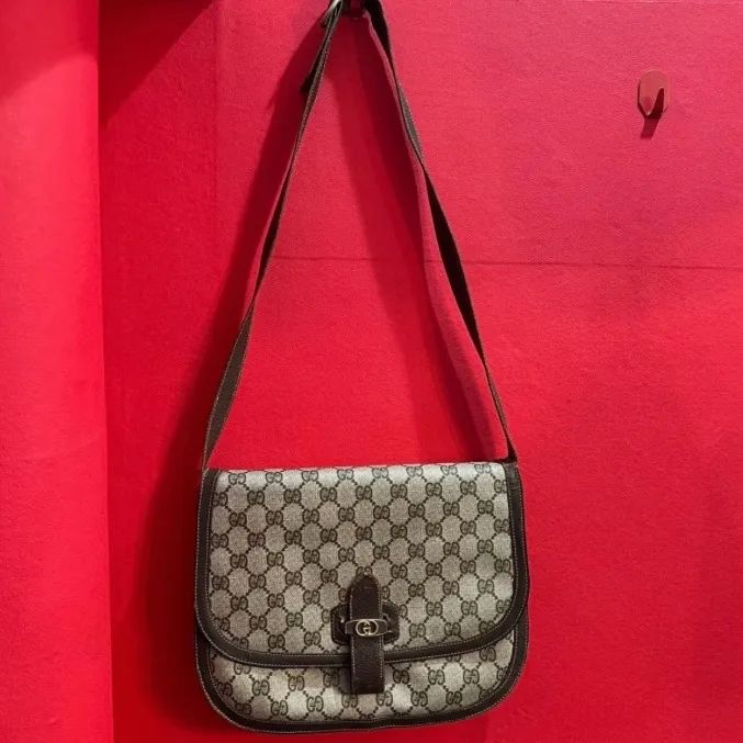 大人気】☆ GUCCI グッチ オールド グッチ 2way GGプラス ショルダー バッグ クラッチ インターロッキング Unisex ユニセックス  PVCレザー ブラウン 茶色系 希少アイテム ヴィンテージ VINTAGE メンズ レディース 男女兼用 - メルカリ