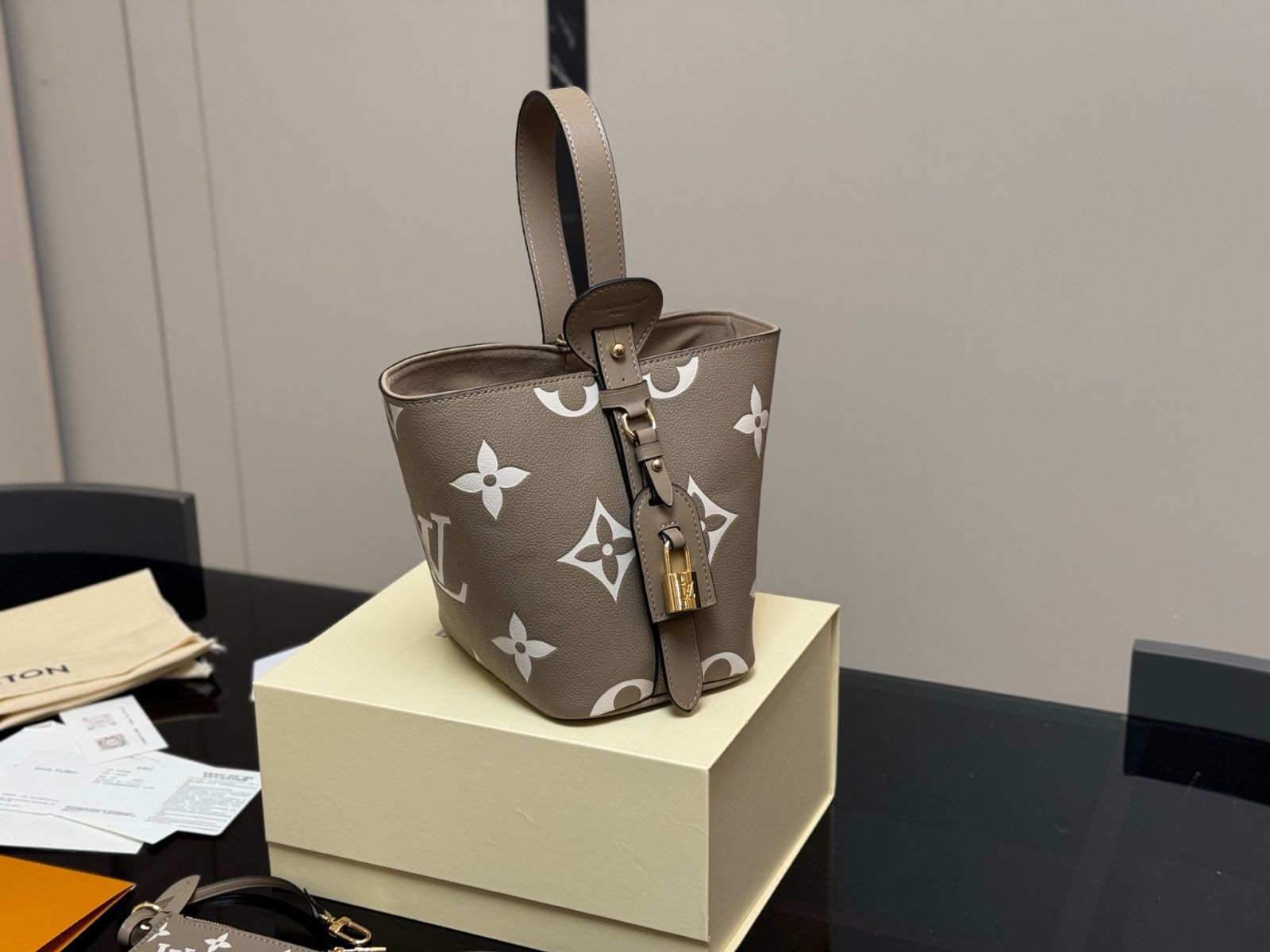 今日 LV Vintage Bucket Bag - ヴィンテージバケツバッグ～クラシック × モダン 大人のエレガンスを叶える ～