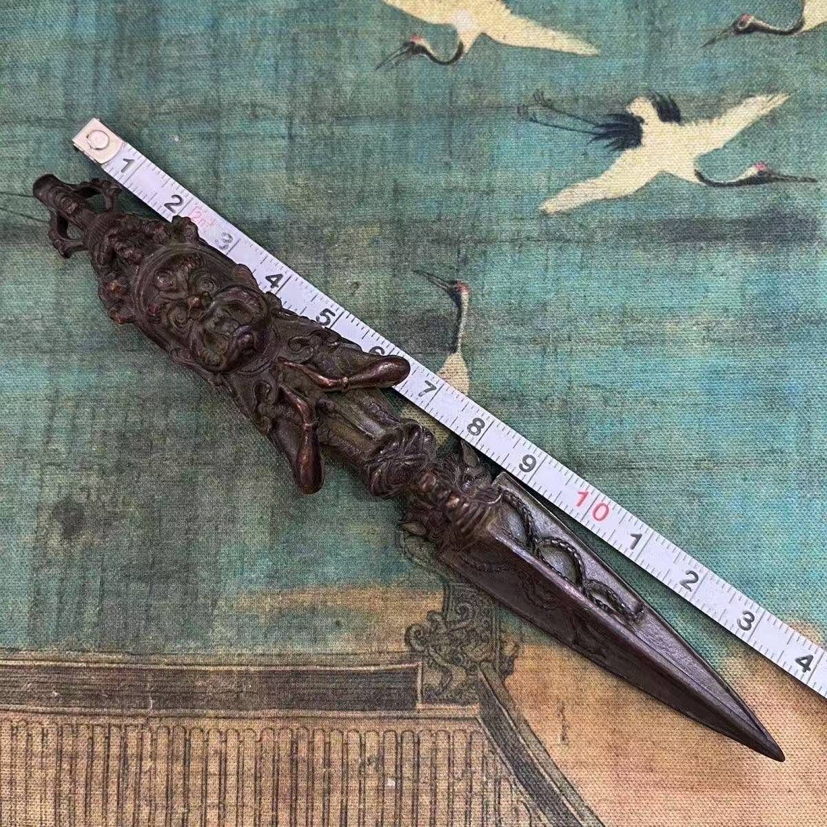 中国古美術・蔵伝工芸・旧チベット収寒鉄刻蔵伝降魔杵法器・文房置物・鎮宅辟邪・風水 中国古美術・蔵伝工芸・旧チベット収寒鉄刻金剛降魔斧・文