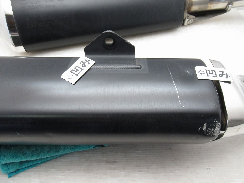 スズキ　GSX1300R HAYABUSA(JS1GX72)　2011年式　純正サイレンサー左右　15H0　凹み、ガリ傷有