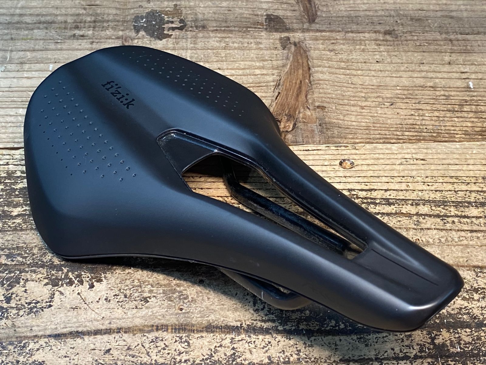JI236 フィジーク fizik TEMPO ARGO R1 サドル 黒 カーボンレール