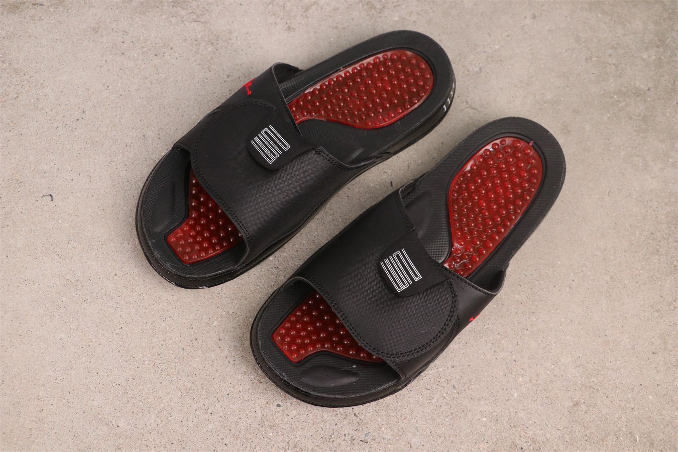  今日 エアジョーダン AA 1336-001 ブラックレッド スリッパ スニーカー キッズシューズ