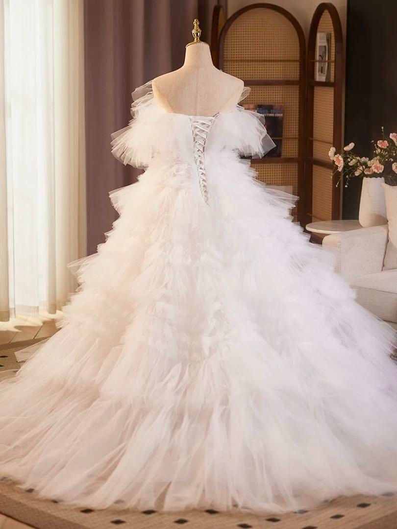 【トレンドのチュール】羽根のように軽やかで純白なウェディングドレス　結婚式前撮り 新品未使用 【トレンドのチュール】羽根のように軽やかで純白な