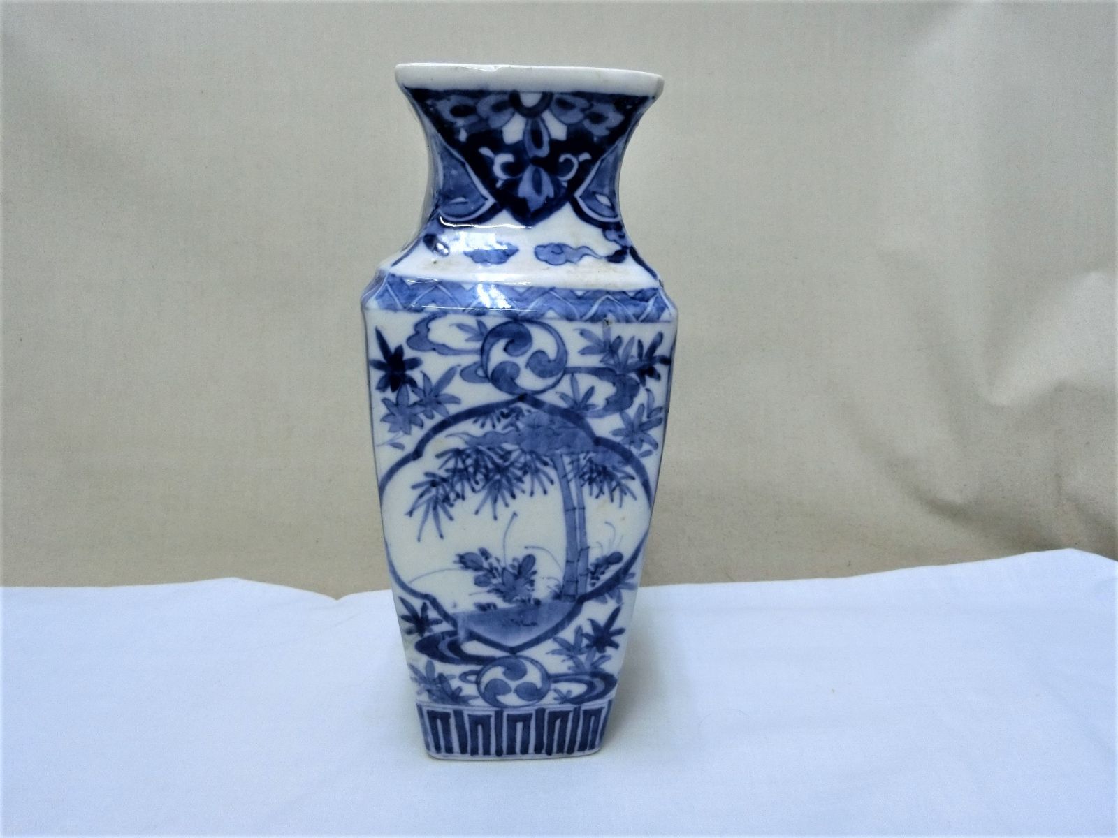 【花器　花瓶　面取り花瓶　染付花鳥文　四角角型　鑑賞陶磁器】◆徳利　皿　伊万里 コレクション！【花器 花瓶 面取り花瓶 染付花鳥文 四角角型