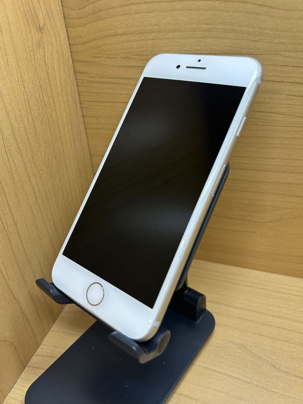 61652】【SIMロック解除済】iPhone 8 64GB au シルバー (61652)
