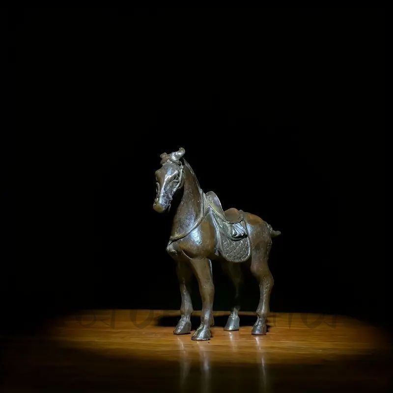 ヴィンテージの銅製唐馬像、成功の象徴的な馬の机の装飾品、幸運
