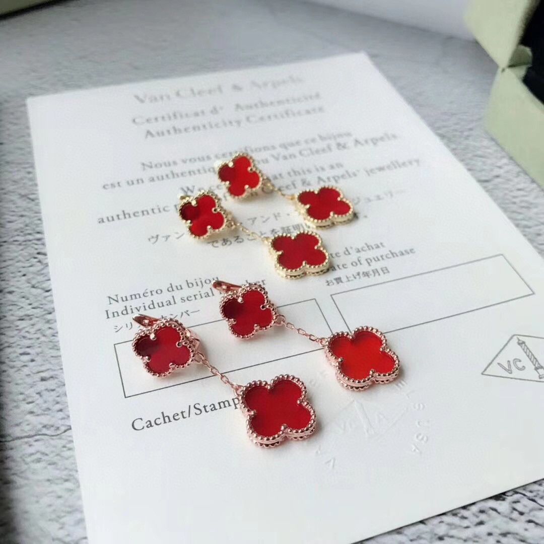 Van Cleef - Arpels ダブル アルハンブラ レッドアゲート イヤリング | ヴァン クリーフ - アーペル レディースジュエリー｜ ｜