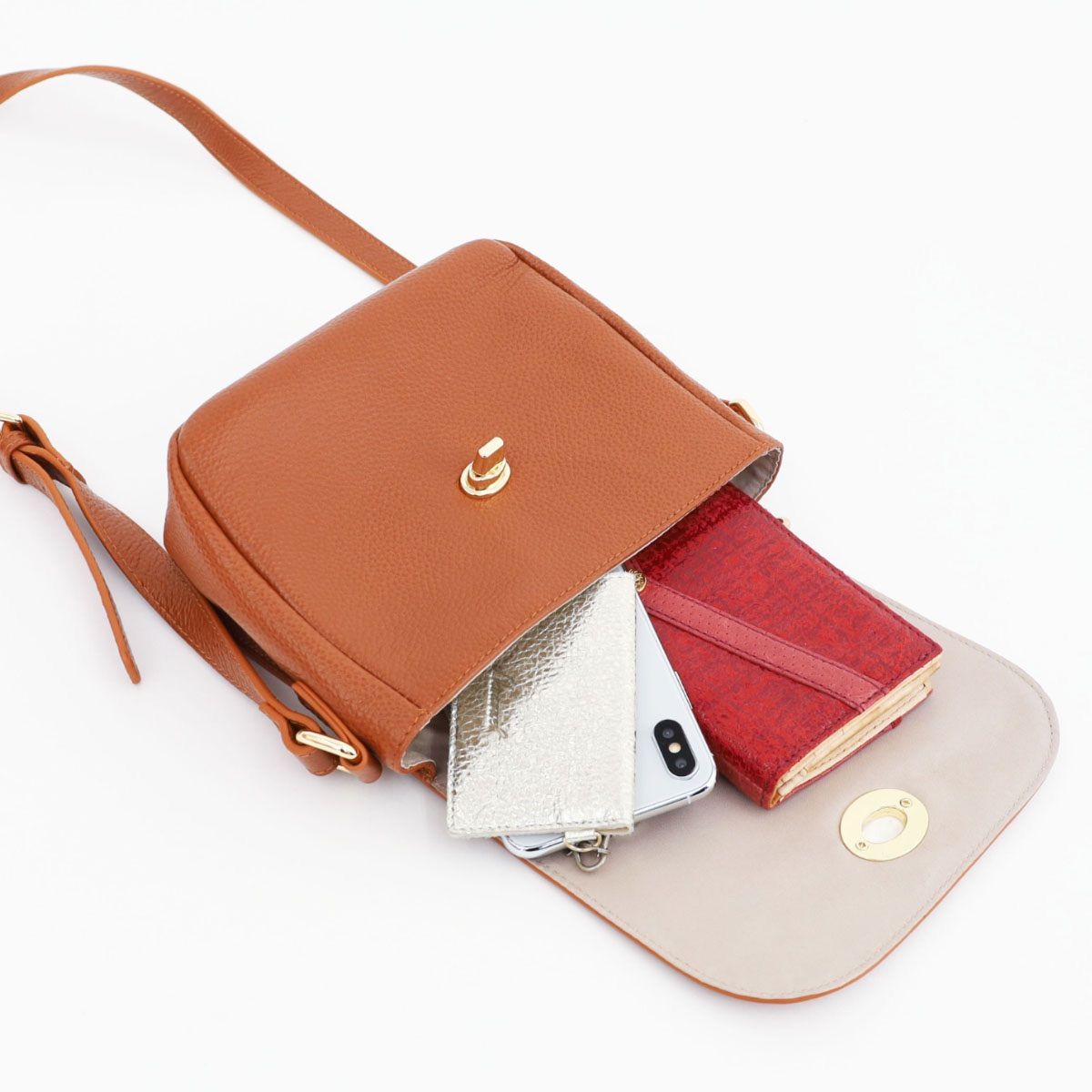 COOCO【牛革】シュリンクレザーヒネリ金具フラップショルダー