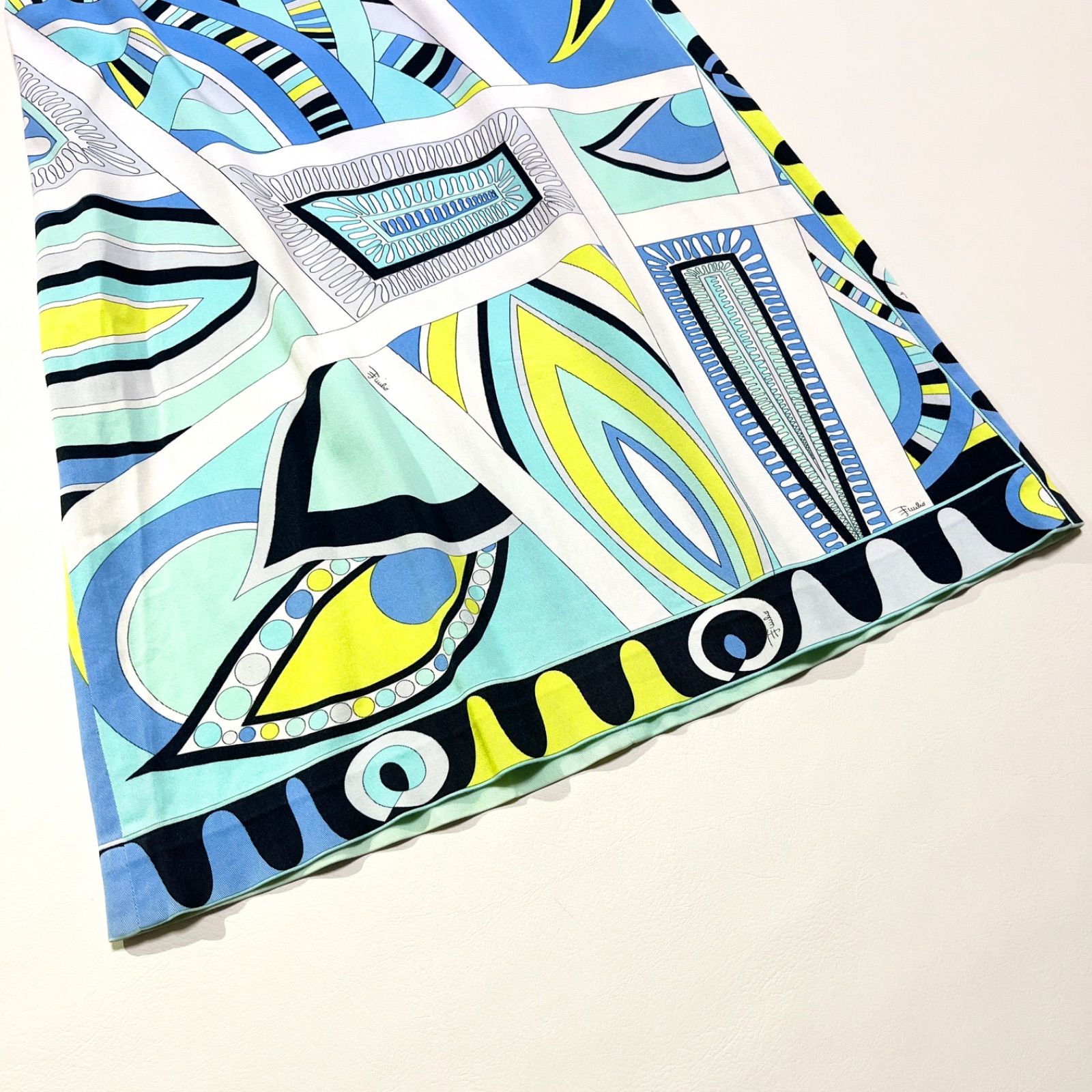 【新品】EMILIO PUCCI エミリオプッチ タイトスカート cg17 EMILIO PUCCI ロゴ入りタイトスカート 総柄 ペイズリー