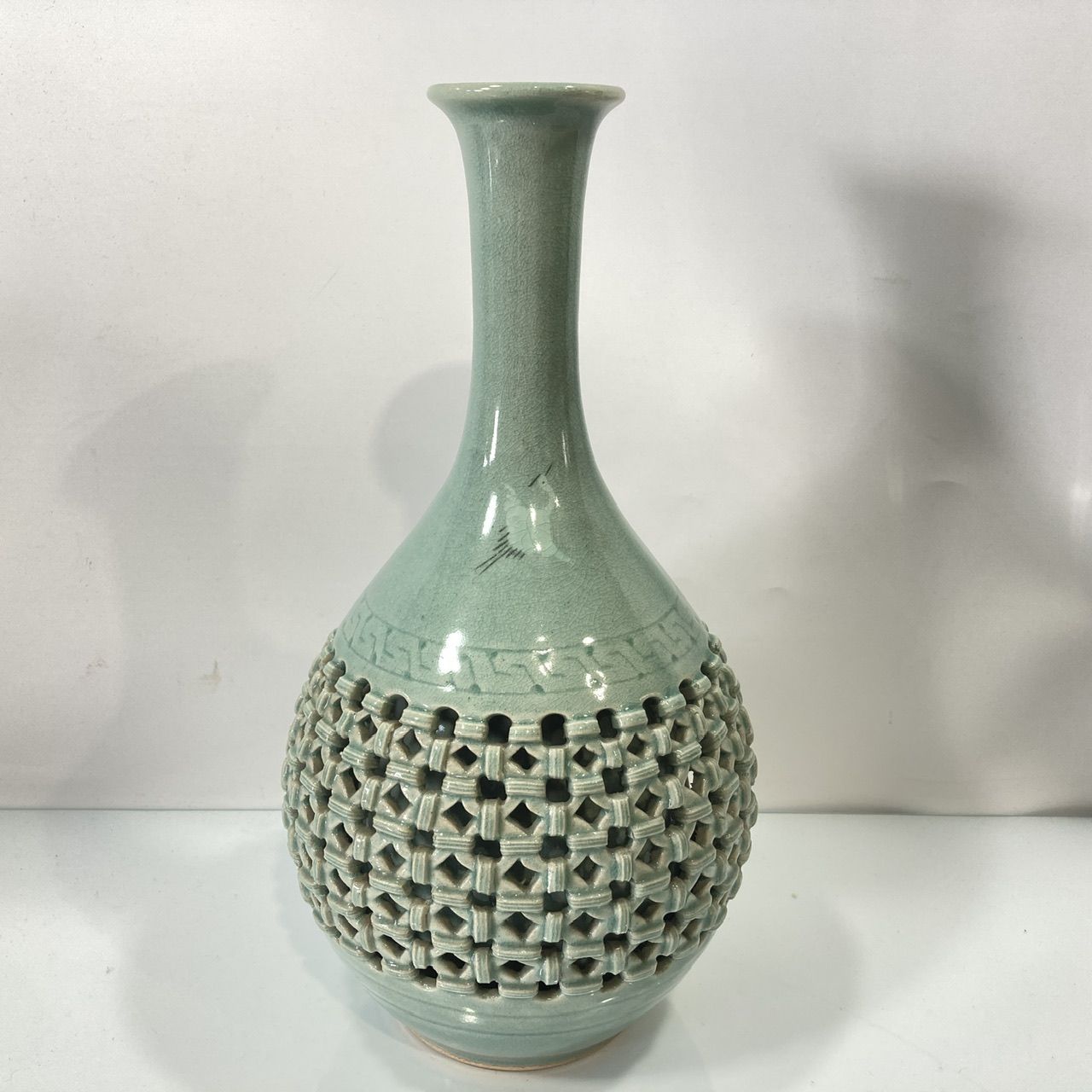 高麗青磁 鶴 海泉作 一輪挿し 花瓶 (管理番号：OKU9080/C4-100
