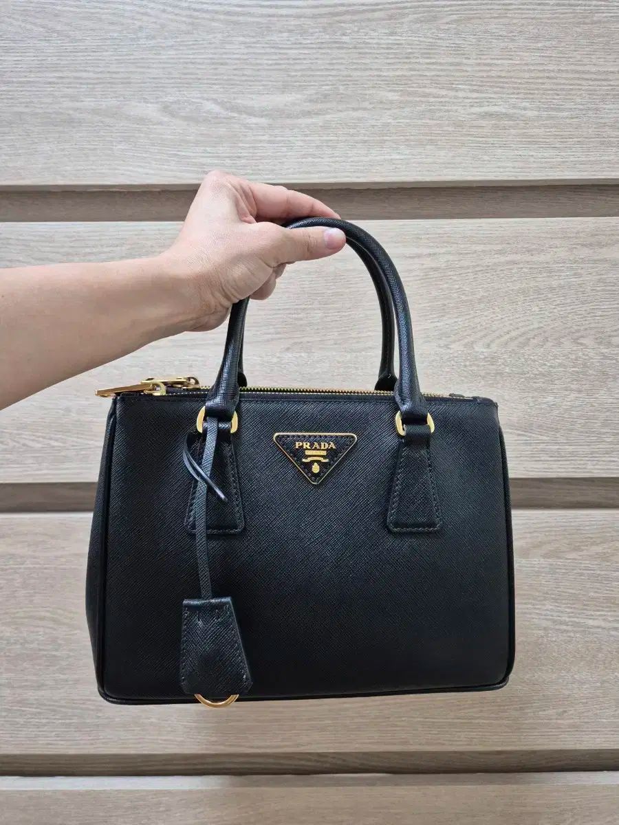 PRADA プラダ サフィアーノ ラックス トートバッグ 兼 クロスバッグ