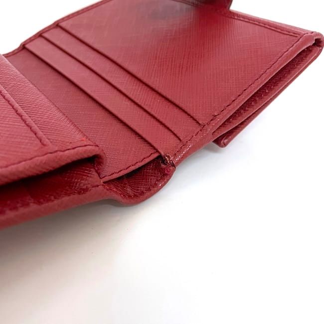 ♡美品♡サルヴァトーレフェラガモ ケース 財布レッド ラウンドファスナー サルヴァトーレ フェラガモ 二つ折り 財布 レッド ヴァラ 美品 レザー