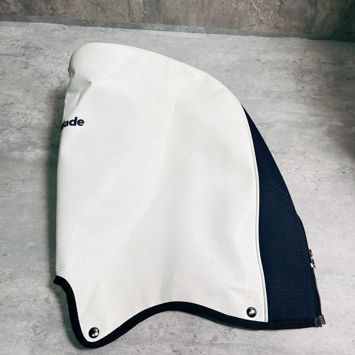 テーラーメイド キャディバッグ ゴルフバッグ 本格 ツアープロ 3点式 合皮 カーボン調 フード付き ゴルフバッグ キャディバッグ ゴルフ スポーツ