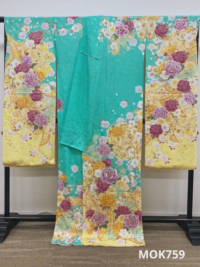 振袖 仮絵羽 京友禅 刺繍 金彩 紋意匠 牡丹 正絹 未仕立て品 八掛付き 振袖 仮絵羽 刺繍 金彩 紋意匠 正絹 未仕立て品 八掛付き