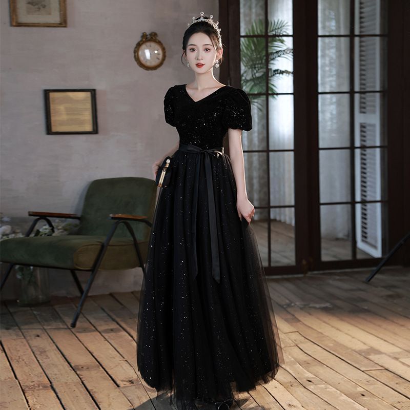 小花柄のデザインが煌びやかで可愛いオフショルイブニングドレス 新品・未使用】小花柄のデザインが煌びやかで可愛いオフショル