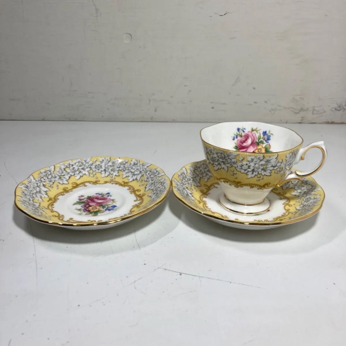 ☆お値下げ！ ROYAL ALBERT ロイヤルアルバート アフェクション Affection 希少 廃盤品 カップ&ソーサー+ソーサー ☆ -  メルカリ