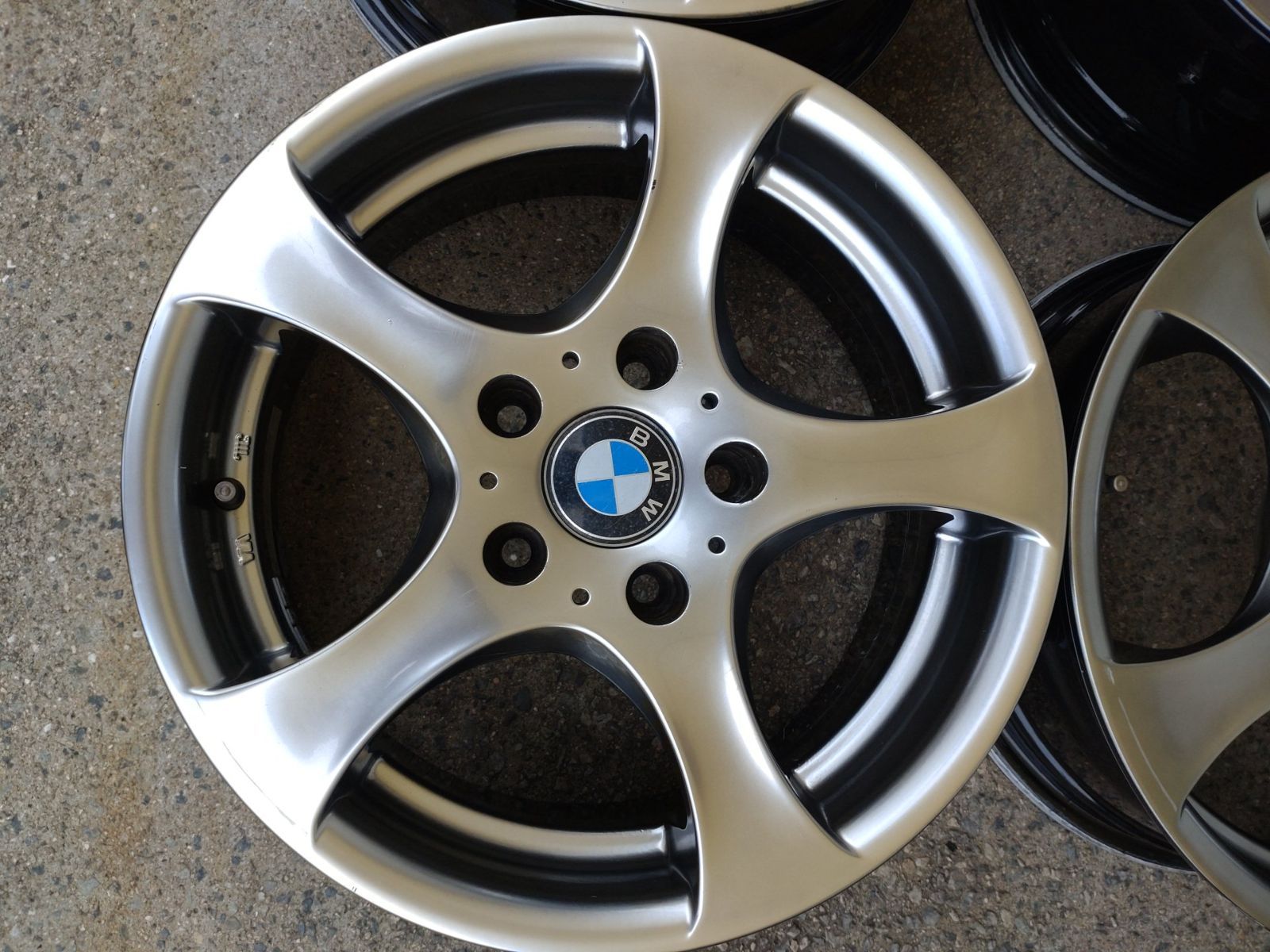 BMW純正★16インチ アルミ ホイール★ 7J +40 PCD120 5H タイヤ付 4本【H18 BMW3 VR20 T管理57396】1 BMW純正 1シリーズ F20○16×7J +40 5H PCD120 中古ホイール4
