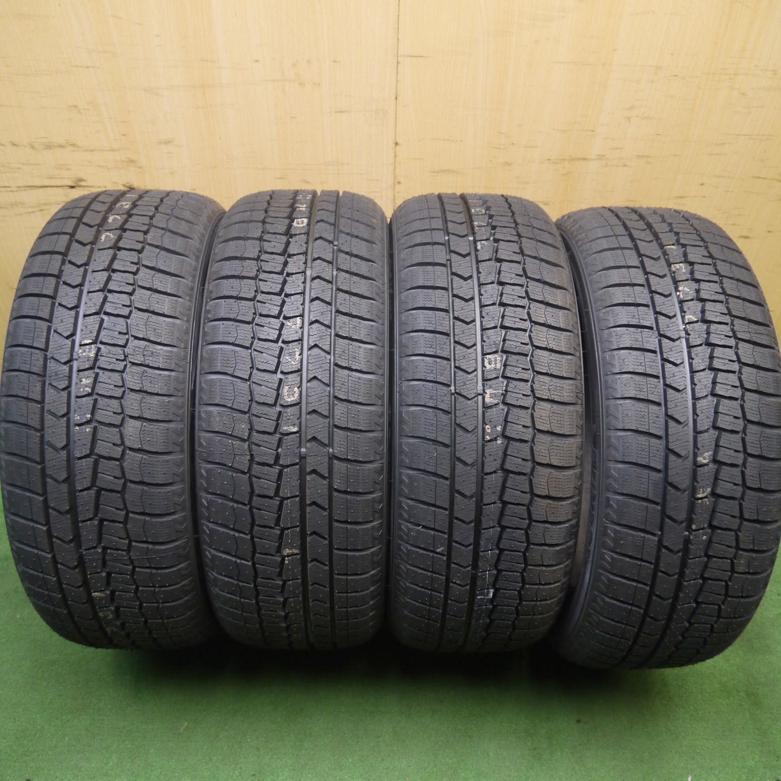 送料無料]未使用☆スタッドレス 225/50R18 ダンロップ ウインター