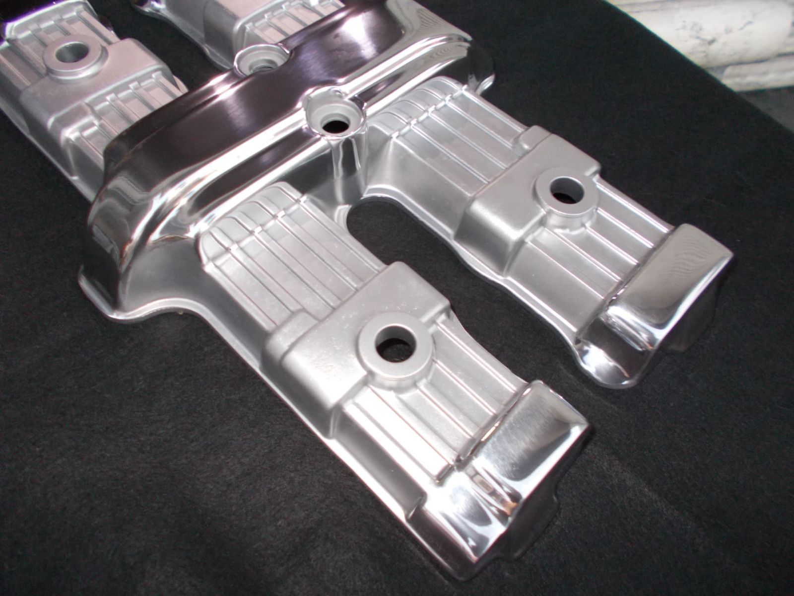 ヘッドカバー 部分バフ仕上げ