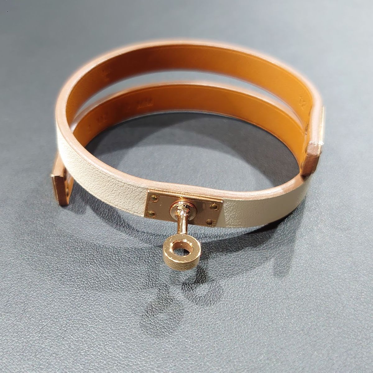 HERMES グリーン レザーブレスレット