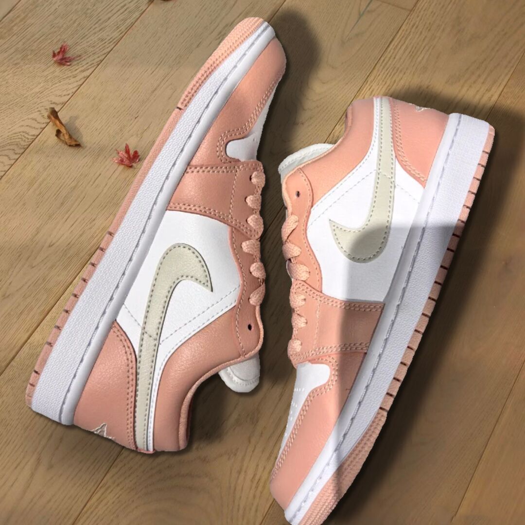 NIKE WMNS AIR JORDAN 1 LOW WHITE/PARTICLE BEIGE/LIGHT BONE  ナイキ ウィメンズ エアジョーダン 1 ロー ホワイト/ピンク/ベージュ レディース