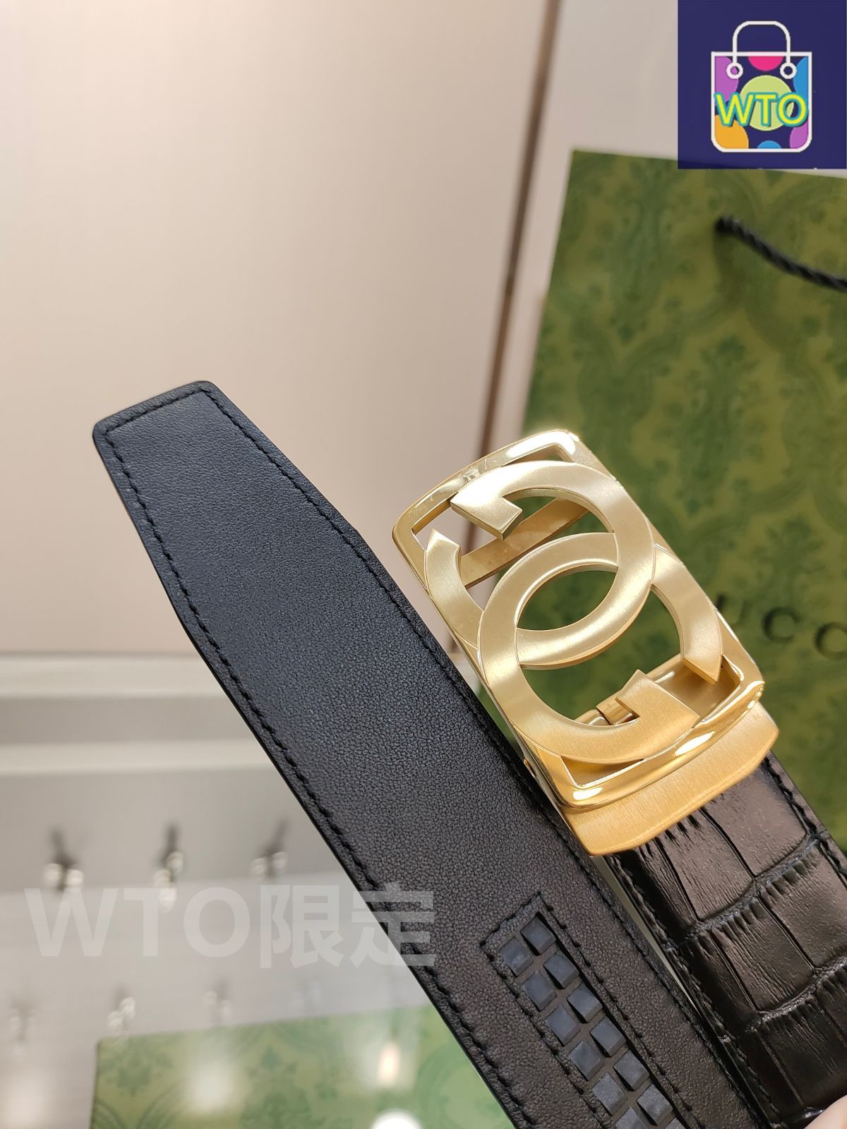 ⭐️美品　ほぼ未使用⭐️【GUCCI】　ロゴ型押しベルト 今日特価】GUCCI New Model ブラックレザーベルト with GG