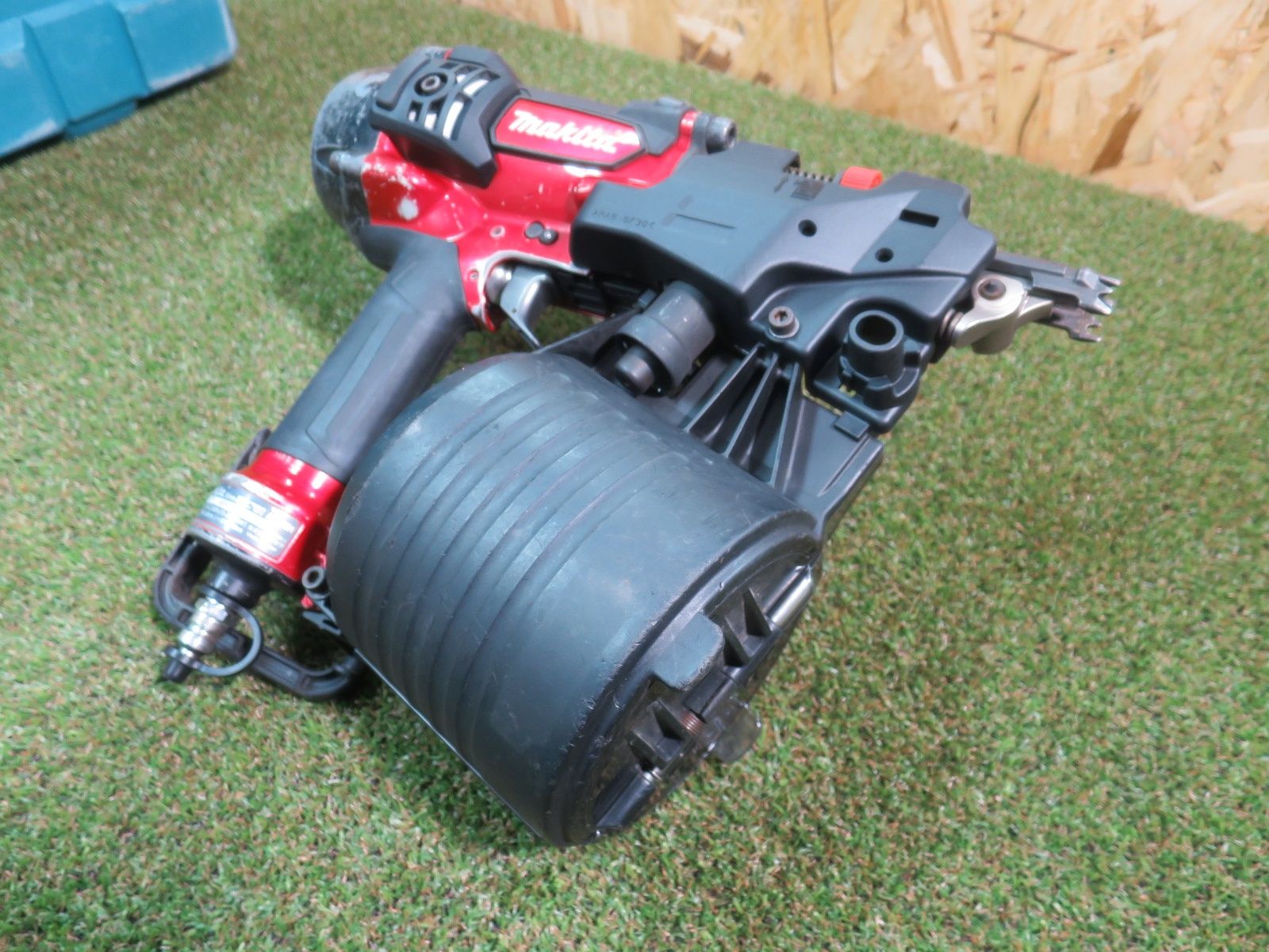 マキタ 90mm 高圧エア釘打機 赤 エアダスタなし プラスチック マキタ 90mm 高圧エア釘打機 赤 エアダスタなし プラスチック