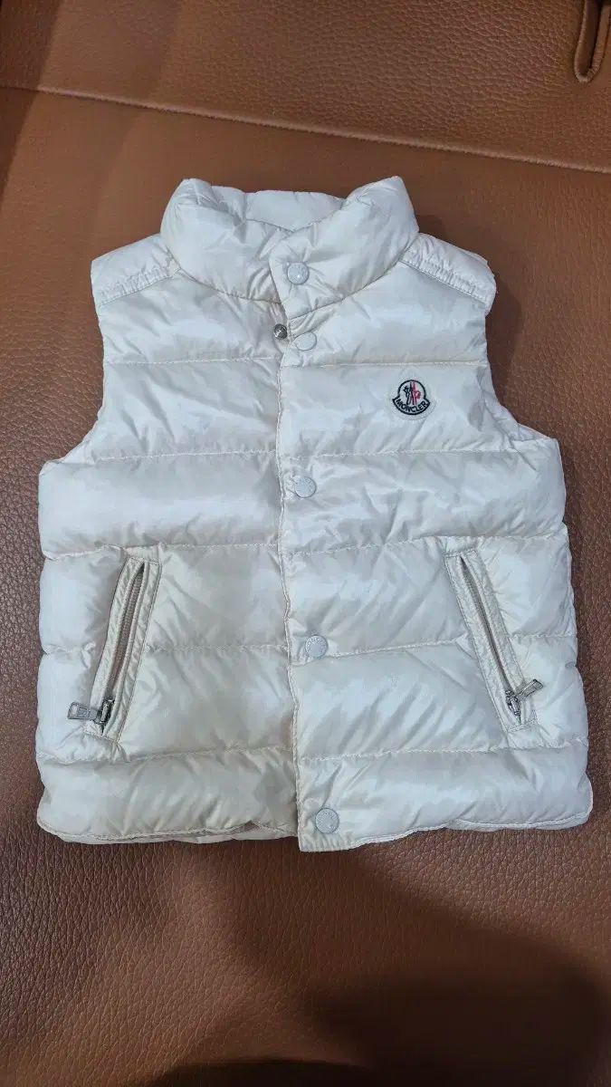 モンクレール ユア ダウン ベスト アイボリー