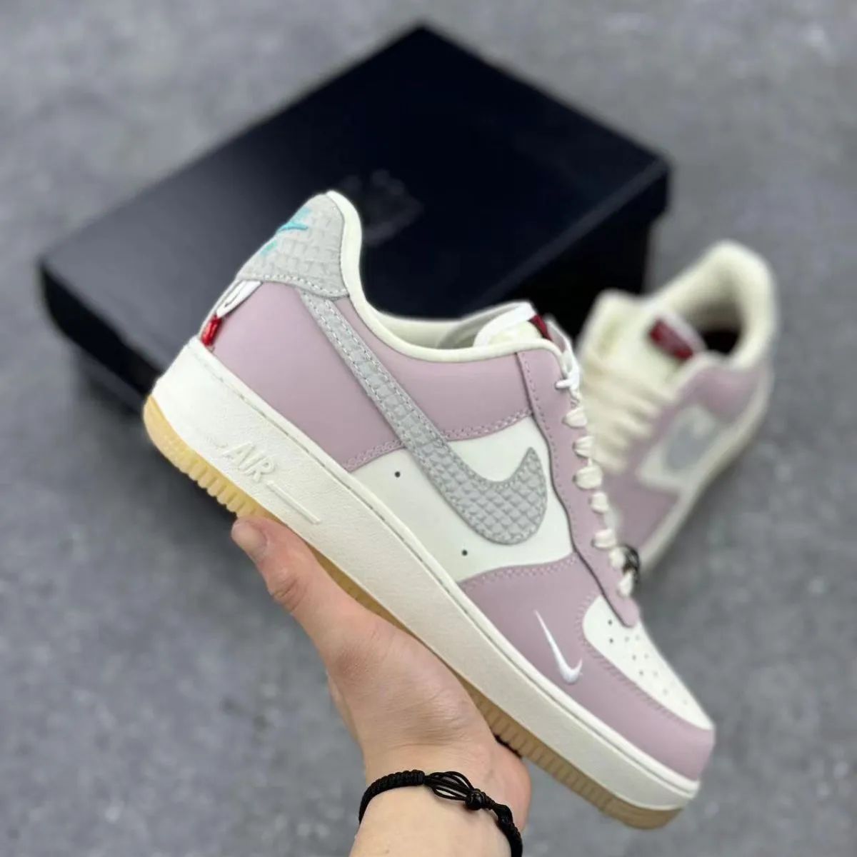 NIKE ナイキ エア フォース 1 ロー ティファニー 美品 レディース X-107