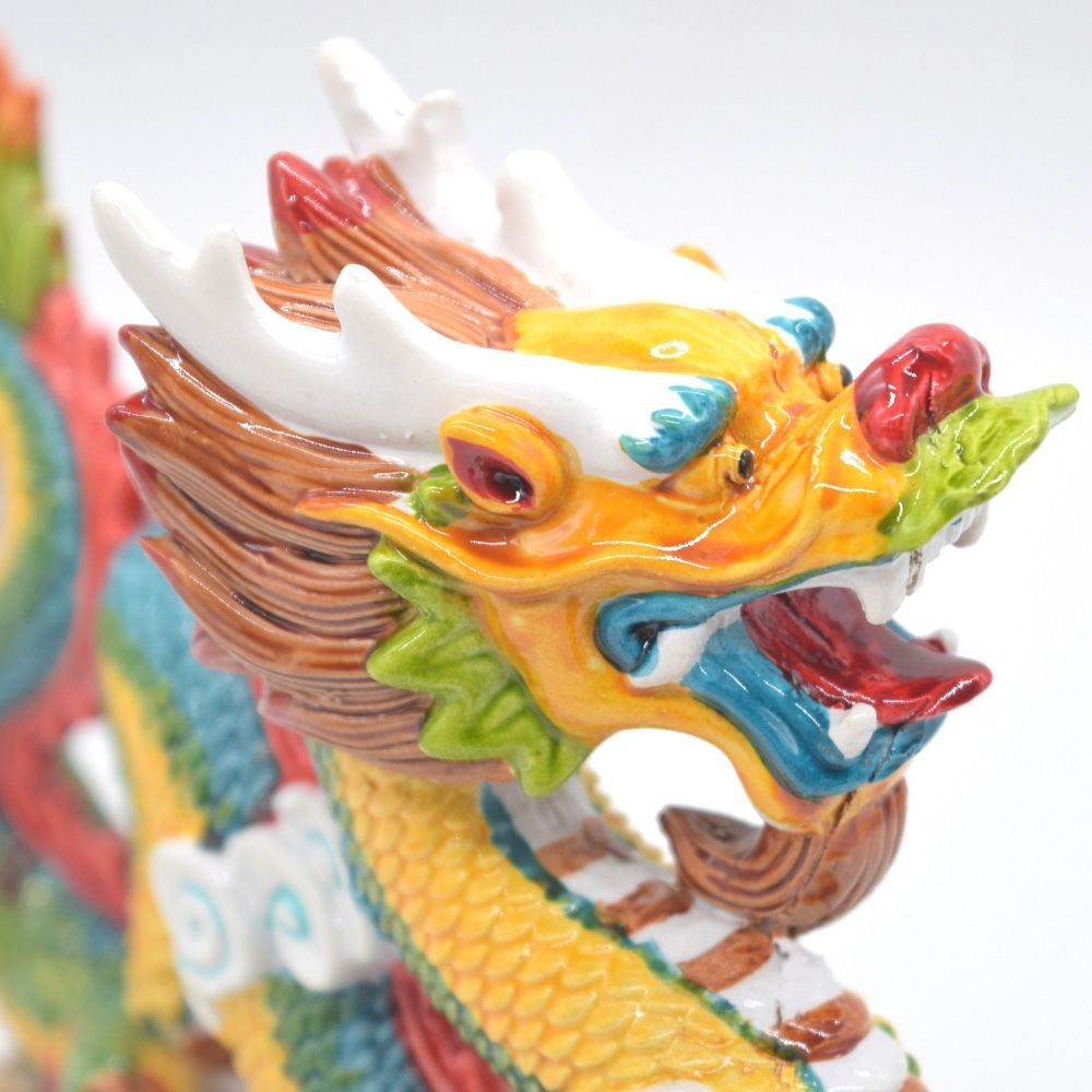 龍の置物 龍 古銭 赤い玉 樹脂製 台座付き 彩色済 如意宝珠 17cm