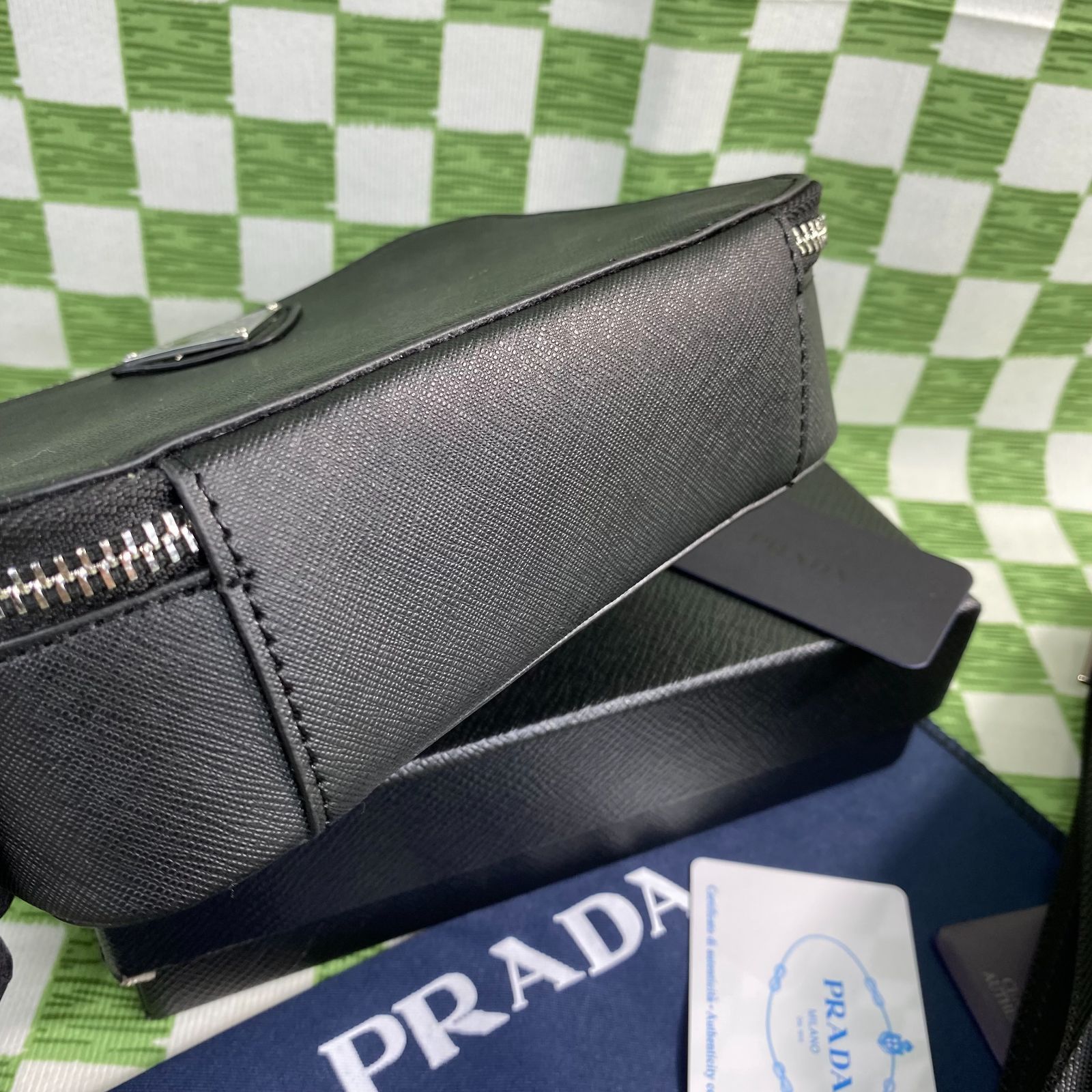 人気✨PRADA レザー ショルダーバッグ カメラバッグ 【新品未使用  