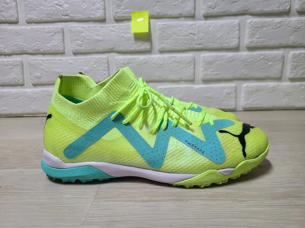 PUMA(プーマ) 未来 ULTIMATE ケージ フットサルシューズ 250mm