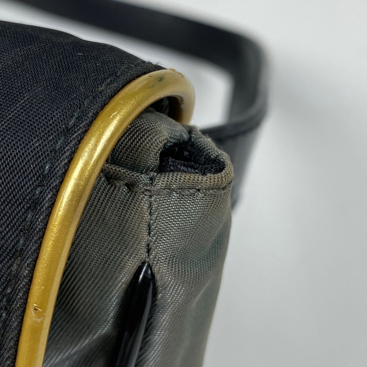 掛け軸 岡田典正 白蛇 絹本 希少 軸装 茶道具 掛軸 美品 です。