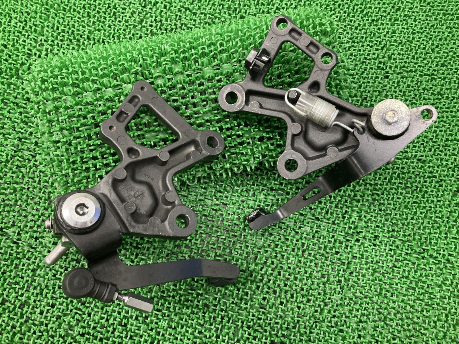 ZX-25R ステップ 左右 SKT カワサキ 純正 バイク 部品 ZX250E ブレーキ